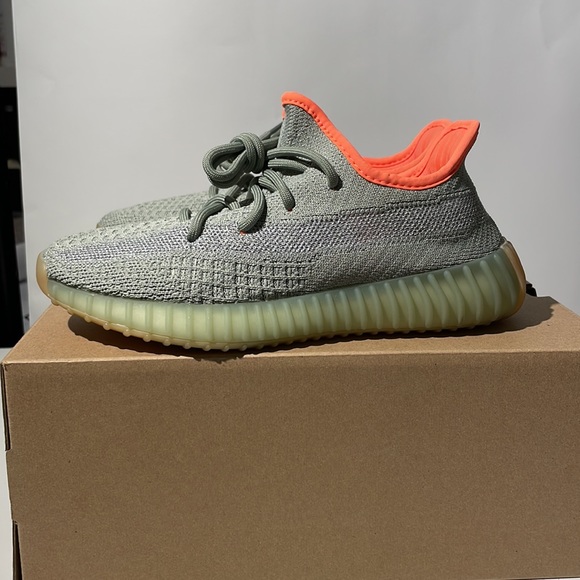 YEEZY BOOST 350 V2 - Picture 4 of 5